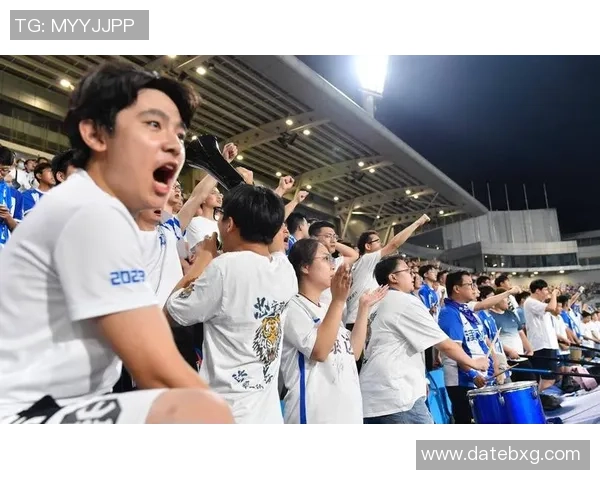 足球巨星温情瞬间赛场比心动作打动无数球迷心弦 足球巨星温情瞬间赛场比心动作打动无数球迷心弦