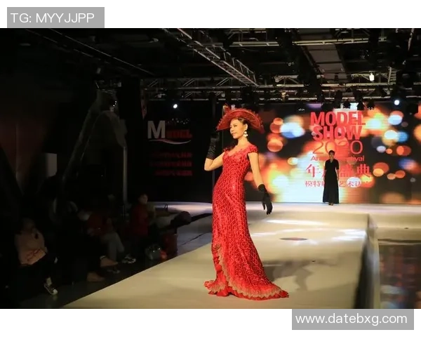 足球球星女装变身惊艳登场 展现独特魅力与时尚风采