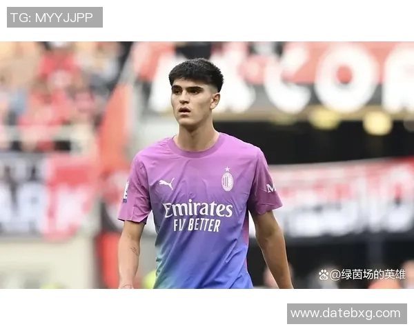 昔日绿茵场英雄独自回望逝去的辉煌岁月重拾破碎的足球梦